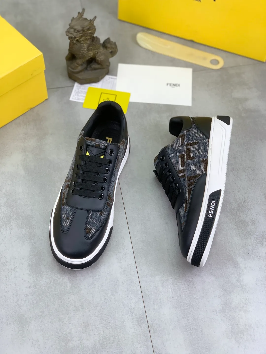 ​Men's shoes 💰P420 💰[New style] little monster 🆘 New style at FENDI counter 🕶️🕶️Simple routing effect, showing an elegant and cool driving shoe 🎬Using imported calfskin + first-layer pigskin lining🐂Excellent material🎬Detailed workmanship 🤗Comfortable foot feel➰➰. ​Pair it with any outfit to show your taste and temperament, low-key luxury ♻️Design ​simple and elegant ​noble and fashionable 🍃​Very loved and favored by trendy men 💓❤️size: 38-44 4️⃣colors available